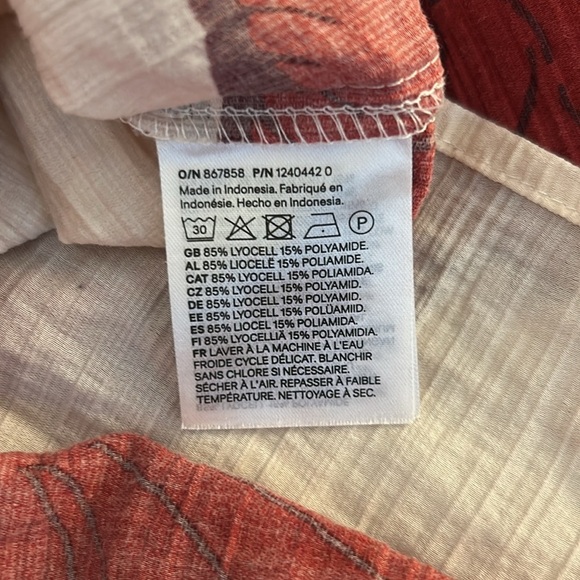 H&M Cream & Red Boho Casual Floral Flowy Smocked Neck Top Size Medium - Picture 5 of 5